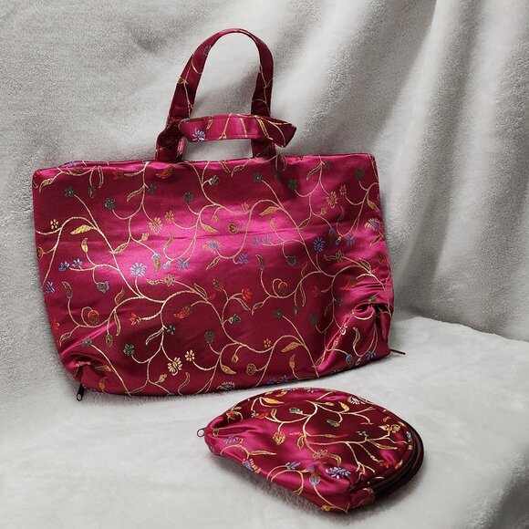 *New Low Price* Red Embroidered Cosmetic Bag Set - Picture 1 of 8